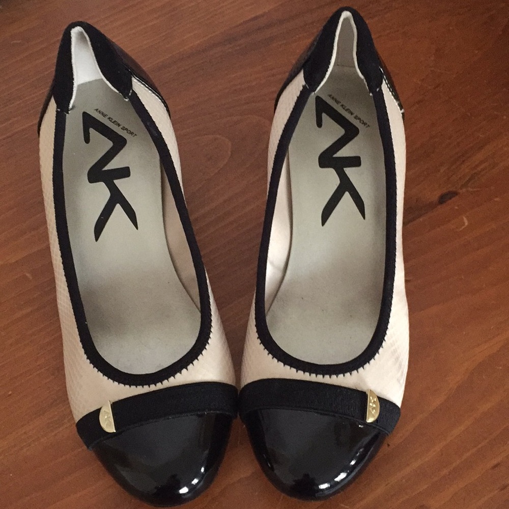 And Klein sport woman’s leather dress pump.